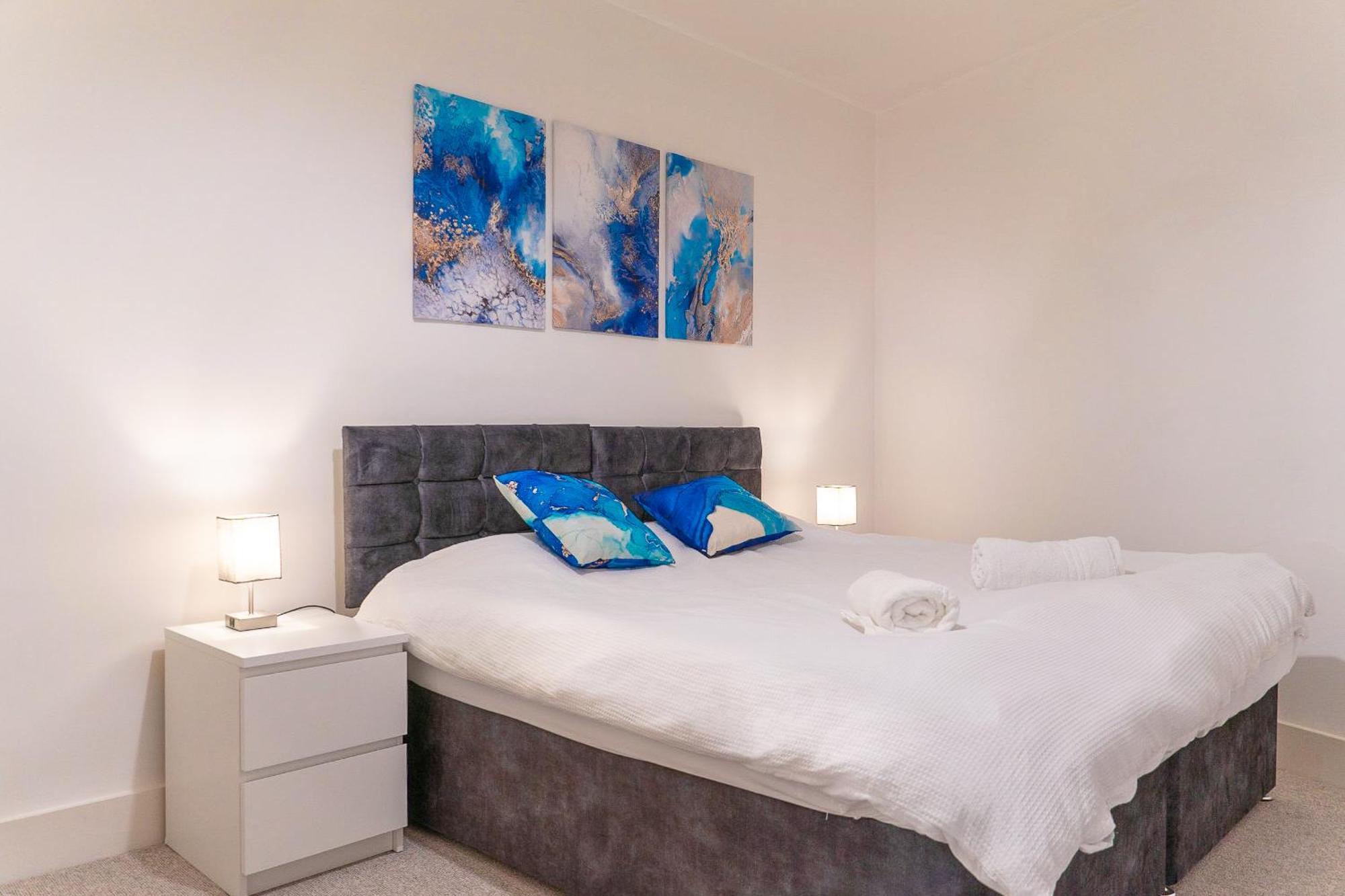 The Regency Suite - Modern 2-Bed 1-Bath Apartment Chertsey Kültér fotó