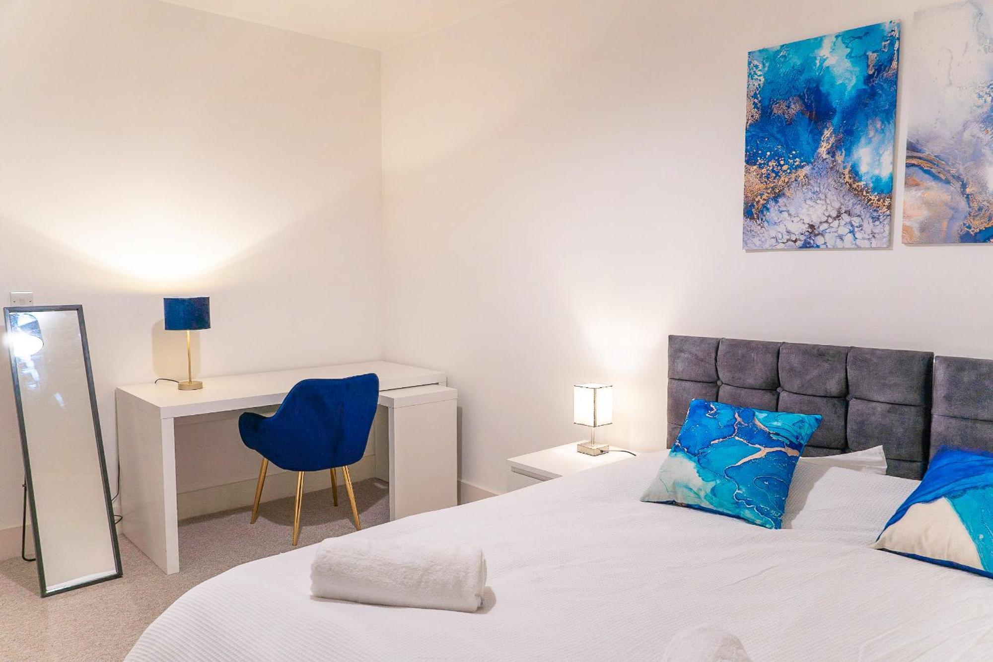 The Regency Suite - Modern 2-Bed 1-Bath Apartment Chertsey Kültér fotó