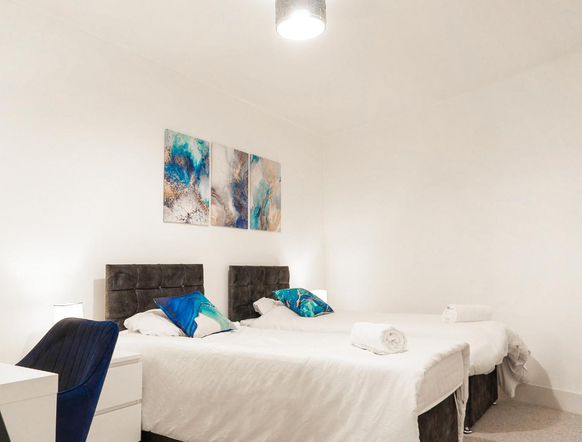 The Regency Suite - Modern 2-Bed 1-Bath Apartment Chertsey Kültér fotó