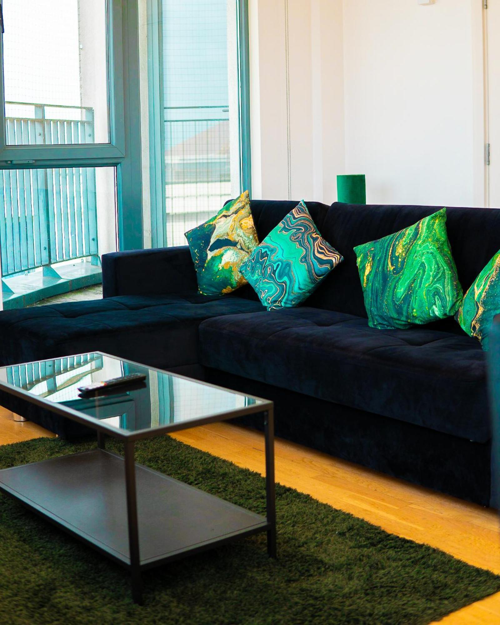The Regency Suite - Modern 2-Bed 1-Bath Apartment Chertsey Kültér fotó