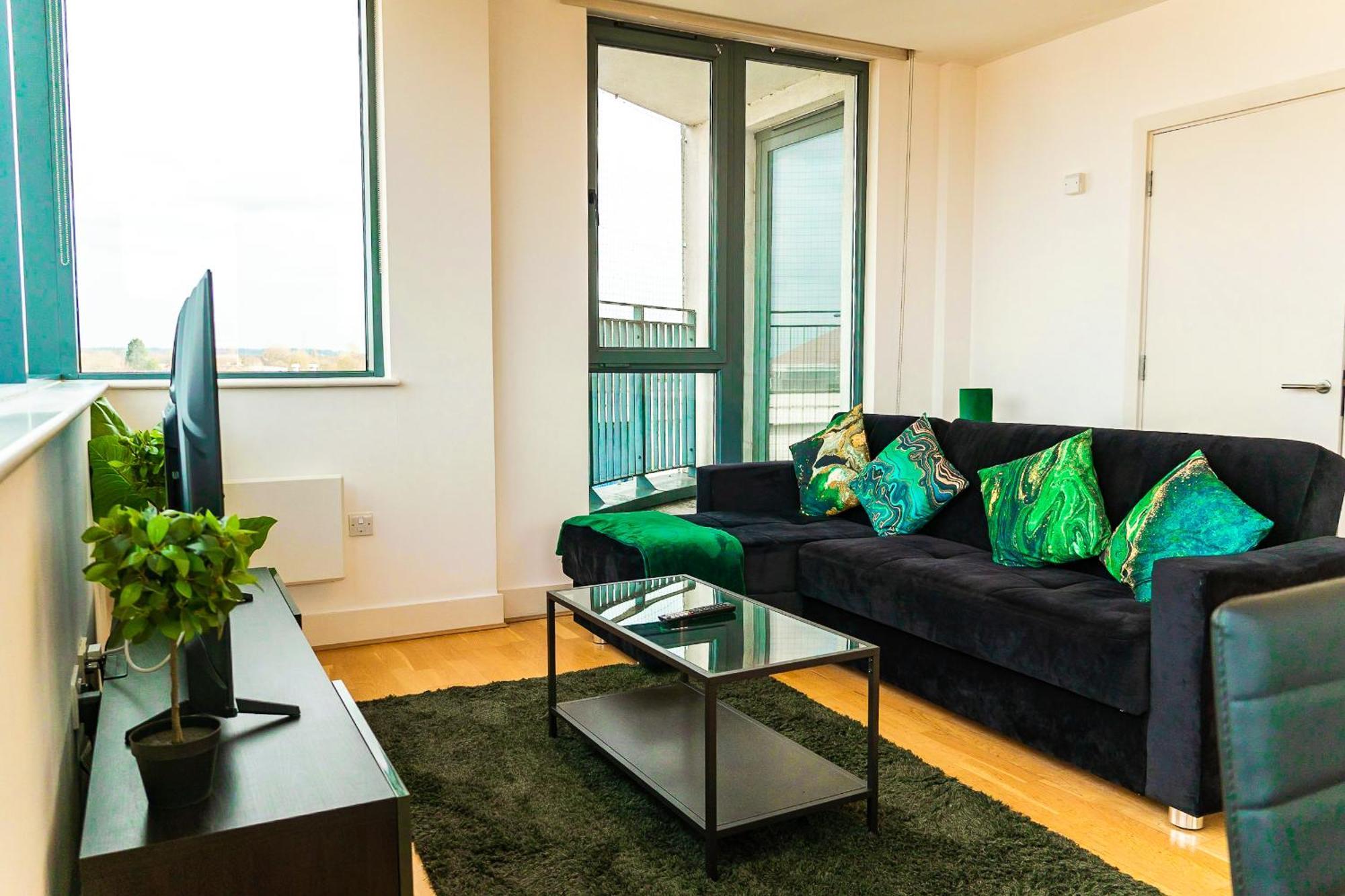 The Regency Suite - Modern 2-Bed 1-Bath Apartment Chertsey Kültér fotó