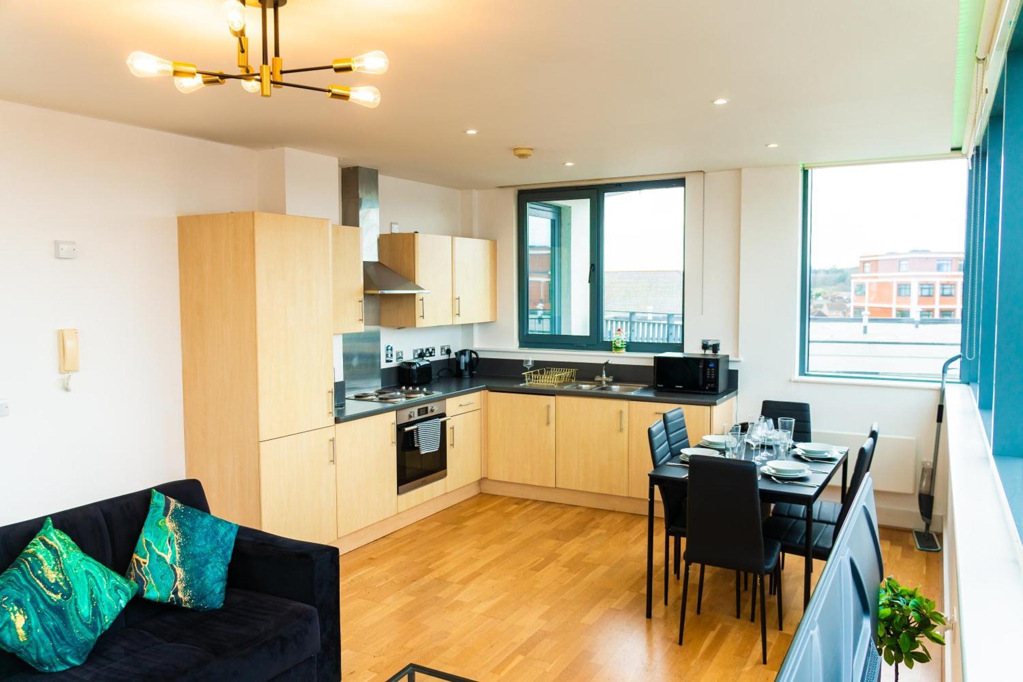 The Regency Suite - Modern 2-Bed 1-Bath Apartment Chertsey Kültér fotó
